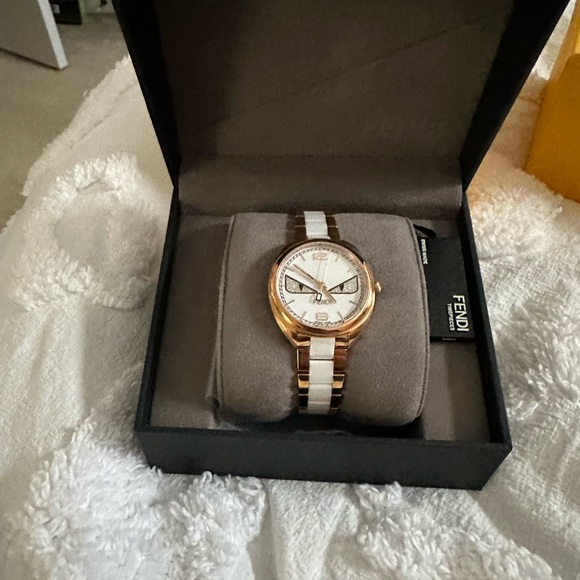 Fendi Momento Diamond Bug Ceramic Rose Watch - Picture 4 of 6